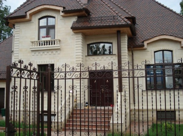 Облицовка фасада плиткой из ракушечника