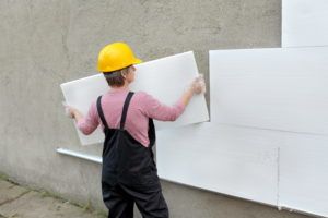 Как и чем клеить пенопласт на стену