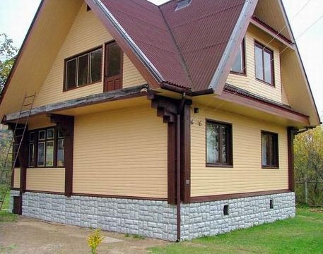 Внешняя отделка дома пластиковыми панелями